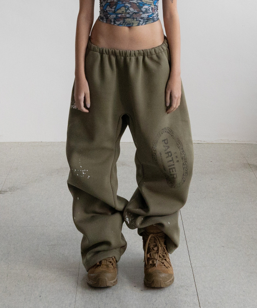 PUNCH DRUNK PARTIES(パンチドランクパーティーズ)の「PARTIER Dirt Sweatpants (KHAKI)(スウェットパンツ・レディース・その他・1/2)」の1枚目の写真