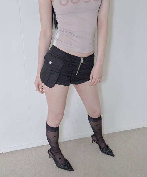 41PRAY（サイルプレイ）の「Big Pocket Frill Shorts / Black（その他パンツ・レディース・ブラック・1/2）」の3枚目の写真