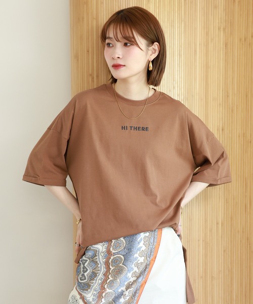 FUNALIVE(ファンアライブ)の「C/Nプレーティンロゴ刺繍スリット入りチュニック 半端袖(Tシャツ/カットソー・レディース・ブラック/ブラウン・M-L)」の2枚目の写真