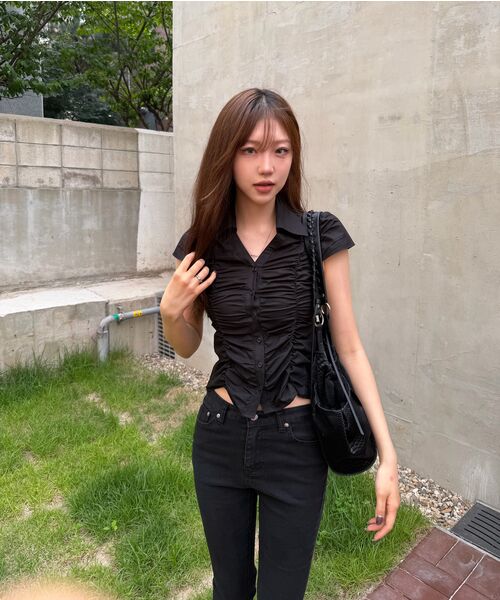 ARI（アリ）の「SYLPH SHIRRING SHIRT / BLACK（シャツ/ブラウス・レディース・ブラック・FREE）」の6枚目の写真