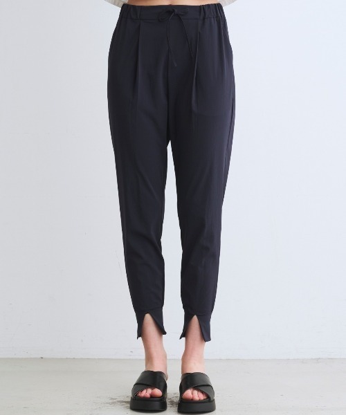 three dots(スリードッツ)の「シーサイドライン パンツ【撥水・UVカット・吸水速乾】(その他パンツ・レディース・カーキ/ブラック/ネイビー/グレー系その他・MEDIUM/SMALL)」の14枚目の写真