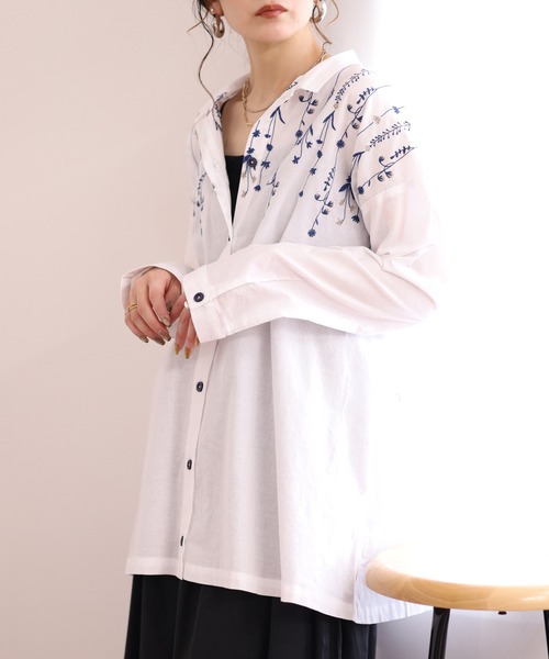 Emago(イマゴ)の「EMAGO 花降る刺繍シャツ 長袖(シャツ/ブラウス・レディース・グリーン/ホワイト・FREE)」の4枚目の写真