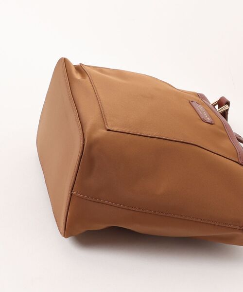 COLE HAAN(コールハーン)の「ザ エリーゼ ナイロン ミニ クロスボディ womens(ショルダーバッグ・レディース・ブラウン・OSFA)」の3枚目の写真