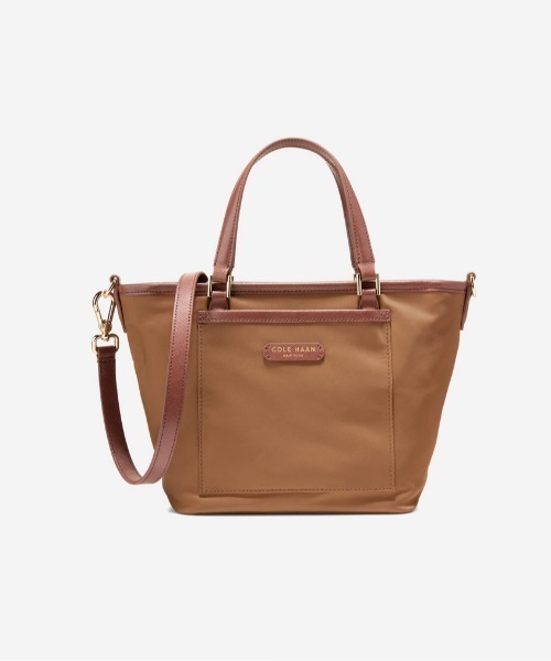 COLE HAAN(コールハーン)の「ザ エリーゼ ナイロン ミニ クロスボディ womens(ショルダーバッグ・レディース・ブラウン・OSFA)」の1枚目の写真