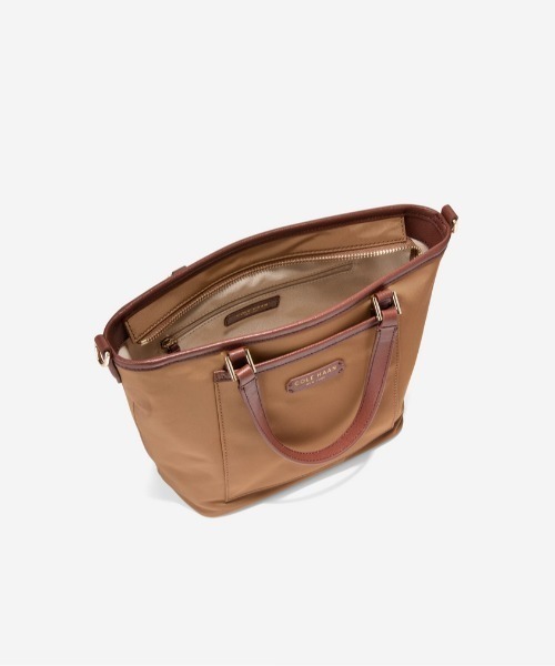 COLE HAAN(コールハーン)の「ザ エリーゼ ナイロン ミニ クロスボディ womens(ショルダーバッグ・レディース・ブラウン・OSFA)」の5枚目の写真