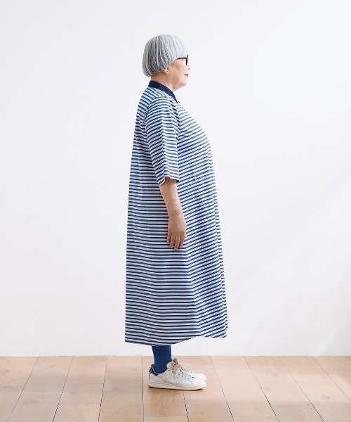 Sunny clouds（サニークラウズ）の「サニークラウズ　ｆｅａｔ．　ｂｏｎｐｏｎ　ｐｏｎさんの青いボーダーワンピース〈レディース〉（ワンピース・レディース・ホワイト×ブルー・L/M/3L/LL/MP）」の5枚目の写真