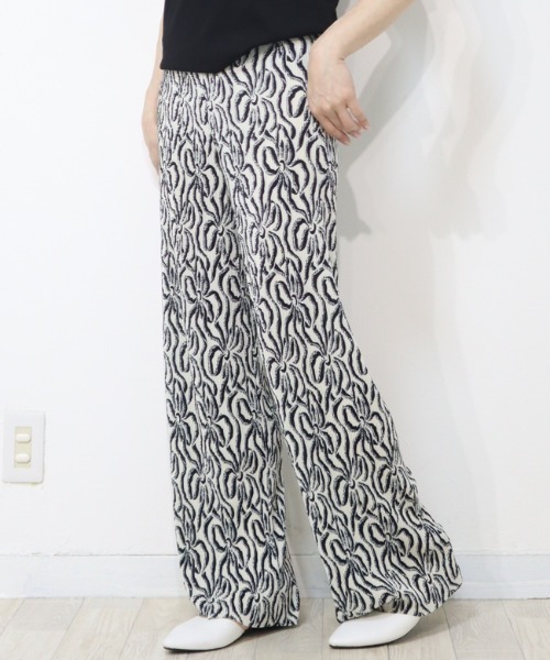 DISKEEN SURE(ディスキーンシュアー)の「細見えなのにウエストゴムで楽ちん!花柄プリーツワイドパンツ(その他パンツ・レディース・ブラック/オフホワイト・FREE)」の10枚目の写真