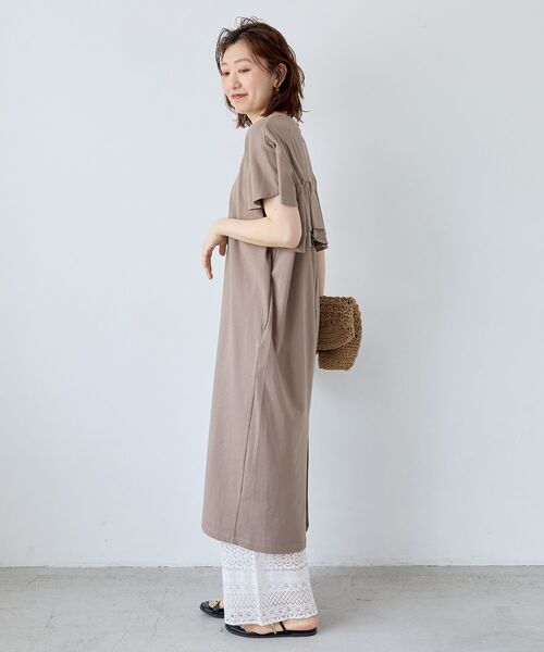 le.coeur blanc（ルクールブラン）の「フリルデザインカットワンピース（ワンピース・レディース・モカ/ブラック・38）」の10枚目の写真