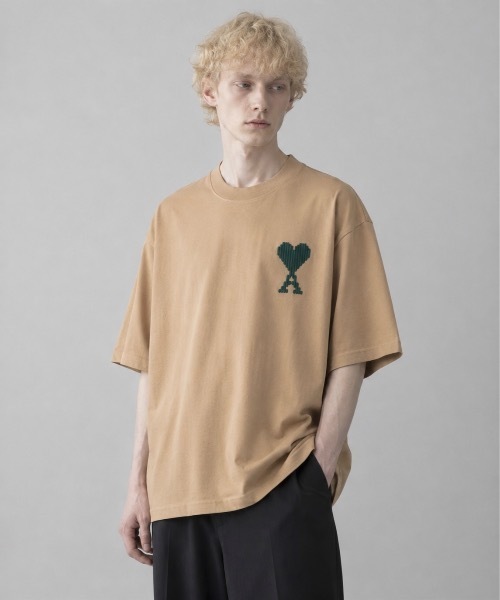 AMI Alexandre Mattiussi(アミアレクサンドルマテュッシ)の「AMI PARIS / Ami De Coeur Logo-Embroidered T-Shirt(Tシャツ/カットソー・レディース・キャメル/クリーム・SMALL/MEDIUM/LARGE/X-LARGE)」の7枚目の写真