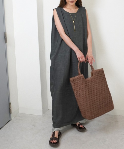 gossara（ゴサラ）の「【体型カバーも叶う】楊柳タックショルダータンクワンピース（Tシャツ/カットソー・レディース・チャコールグレー/グレー/ベージュ・FREE）」の2枚目の写真