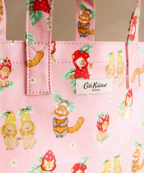 Cath Kidston(キャスキッドソン)の「スモール ブックバッグ Friendly Fruit(ハンドバッグ・レディース・ピンク・FREE)」の3枚目の写真