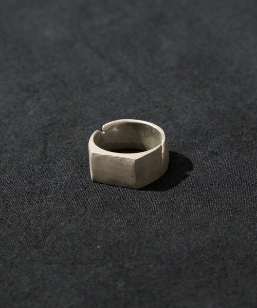 gifthand(ギフトハンド)の「【gifthand/ギフトハンド】Sv signet s ring(リング・メンズ・ブラック/シルバー・17号/18号/19号/20号)」の2枚目の写真