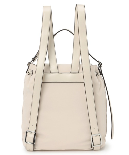 Guess（ゲス）の「SAGE Flap Backpack（バックパック/リュック・レディース・ストーン/ブラック・ONE SIZE）」の7枚目の写真