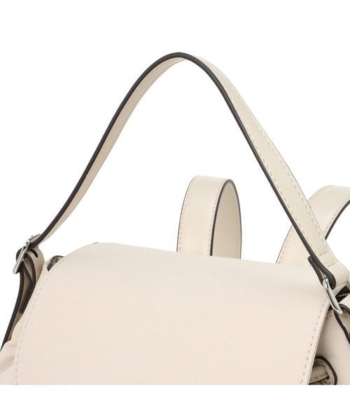 Guess（ゲス）の「SAGE Flap Backpack（バックパック/リュック・レディース・ストーン/ブラック・ONE SIZE）」の9枚目の写真