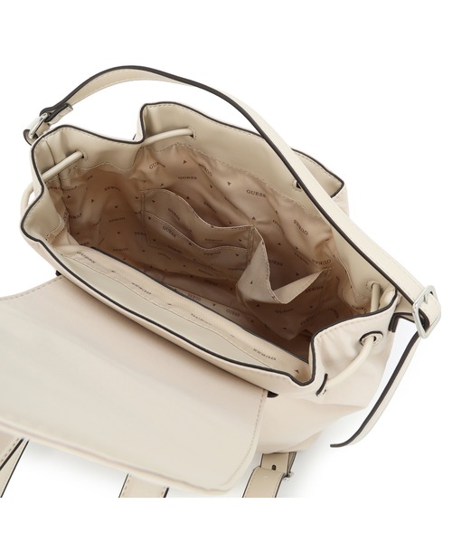 Guess（ゲス）の「SAGE Flap Backpack（バックパック/リュック・レディース・ストーン/ブラック・ONE SIZE）」の14枚目の写真