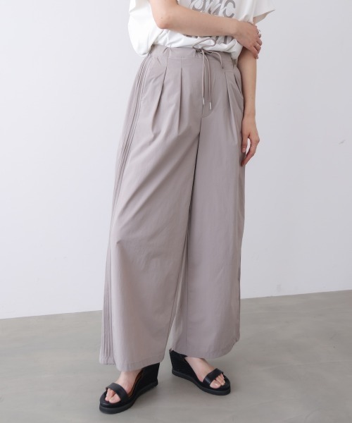 Bou Jeloud(ブージュルード)の「【接触冷感】脇ピンタックパンツ(その他パンツ・レディース・グレイッシュベージュ/キャメル/ブラック・FREE)」の2枚目の写真