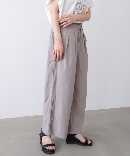 Bou Jeloud(ブージュルード)の「【接触冷感】脇ピンタックパンツ(その他パンツ・レディース・グレイッシュベージュ/キャメル/ブラック・FREE)」の13枚目の写真