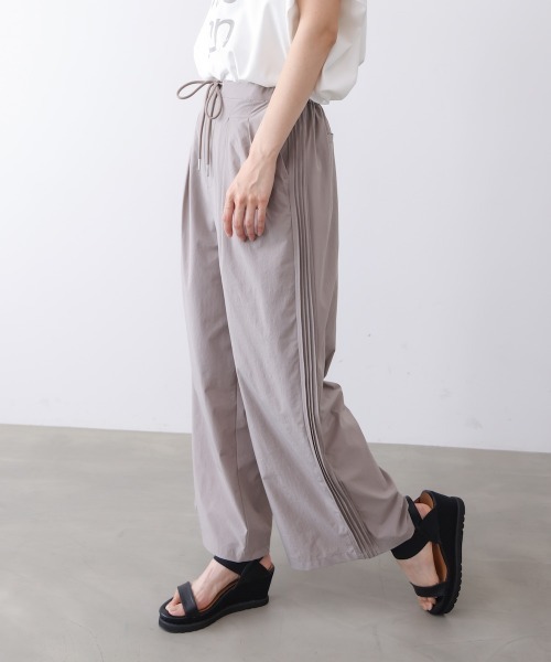 Bou Jeloud(ブージュルード)の「【接触冷感】脇ピンタックパンツ(その他パンツ・レディース・グレイッシュベージュ/キャメル/ブラック・FREE)」の15枚目の写真