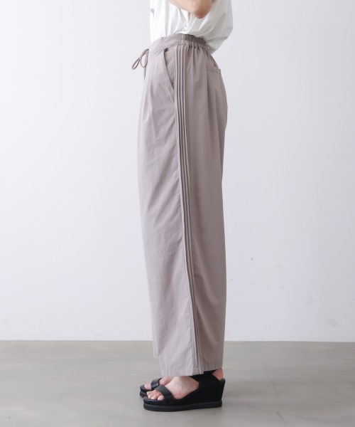 Bou Jeloud(ブージュルード)の「【接触冷感】脇ピンタックパンツ(その他パンツ・レディース・グレイッシュベージュ/キャメル/ブラック・FREE)」の20枚目の写真