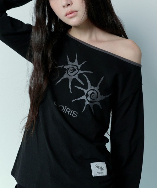 COIRIS(コイリス)の「COIRIS/ソルナワンショルダーロングスリーブ(Tシャツ/カットソー・レディース・チャコール/ブラック・FREE)」の2枚目の写真