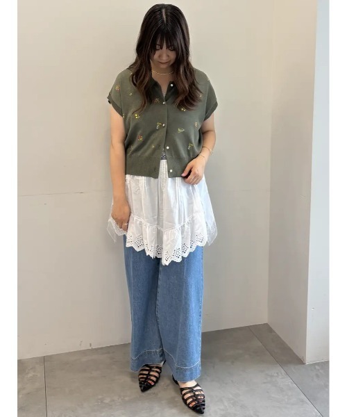 Te chichi(テチチ)の「フラワー刺繍ポロカラーニット(ニット/セーター・レディース・ブラック/カーキ/グレー・F)」の21枚目の写真