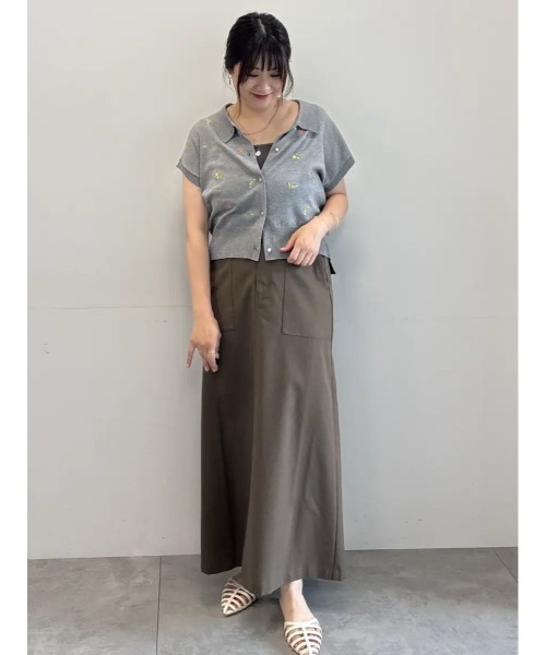 Te chichi(テチチ)の「フラワー刺繍ポロカラーニット(ニット/セーター・レディース・ブラック/カーキ/グレー・F)」の7枚目の写真