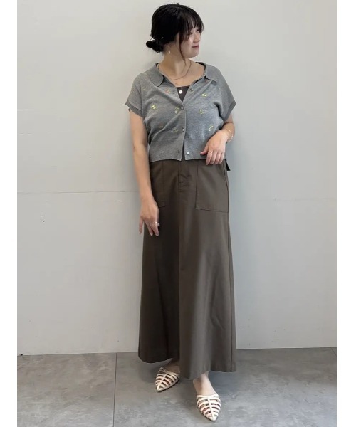 Te chichi(テチチ)の「フラワー刺繍ポロカラーニット(ニット/セーター・レディース・ブラック/カーキ/グレー・F)」の8枚目の写真