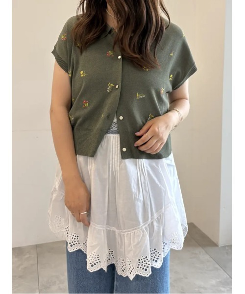 Te chichi(テチチ)の「フラワー刺繍ポロカラーニット(ニット/セーター・レディース・ブラック/カーキ/グレー・F)」の19枚目の写真