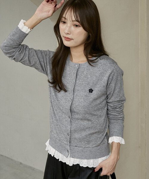 MARY QUANT(マリークワント)の「MARY QUANT × PUBLUX/マリークワント 別注 レース ドッキング ワンポイント ニット カーディガン 限定展開(カーディガン/ボレロ・レディース・ネイビー/グレー/ブラック・フリ-)」の3枚目の写真