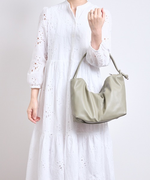Magine(マージン)の「【SELECT】EM : A5 合皮 軽量|アソウカショルダー 285g(ショルダーバッグ・レディース・ベージュ/グレー/カーキ/ブラック・FREE)」の4枚目の写真