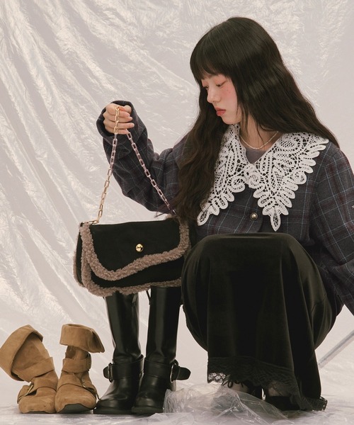 loin nuit(ロワンニュイ)の「boa hand bag / ボアハンドバッグ(ハンドバッグ・レディース・ブラウン/ブラック・FREE)」の2枚目の写真