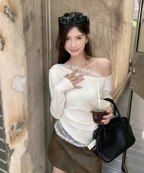 Ritzy(リッツィー)の「レース切り替え 斜めワンショルダー長袖トップス(Tシャツ/カットソー・レディース・ネイビー/ホワイト・M/L)」の4枚目の写真