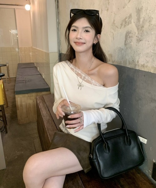 Ritzy(リッツィー)の「レース切り替え 斜めワンショルダー長袖トップス(Tシャツ/カットソー・レディース・ネイビー/ホワイト・M/L)」の5枚目の写真