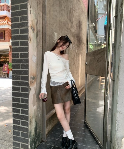 Ritzy(リッツィー)の「レース切り替え 斜めワンショルダー長袖トップス(Tシャツ/カットソー・レディース・ネイビー/ホワイト・M/L)」の9枚目の写真