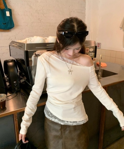 Ritzy(リッツィー)の「レース切り替え 斜めワンショルダー長袖トップス(Tシャツ/カットソー・レディース・ネイビー/ホワイト・M/L)」の11枚目の写真