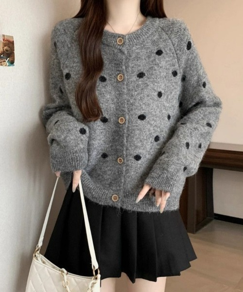 SEU(エスイーユー)の「ニットカーディガン ゆったり ドット柄 長袖 【オフィスカジュアル】【きれいめカジュアル】 レディース韓国風 春服 秋服 冬服(カーディガン/ボレロ・レディース・アイボリー/ブラウン/グレー・フリー)」の3枚目の写真