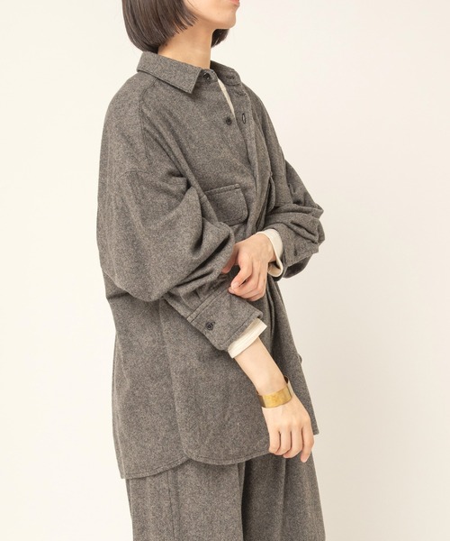 RNA-N(アールエヌエーエヌ)の「B2994 Wカシミヤツイードシャツ(シャツ/ブラウス・レディース・チャコール/トップグレー/グレー・FREE)」の2枚目の写真