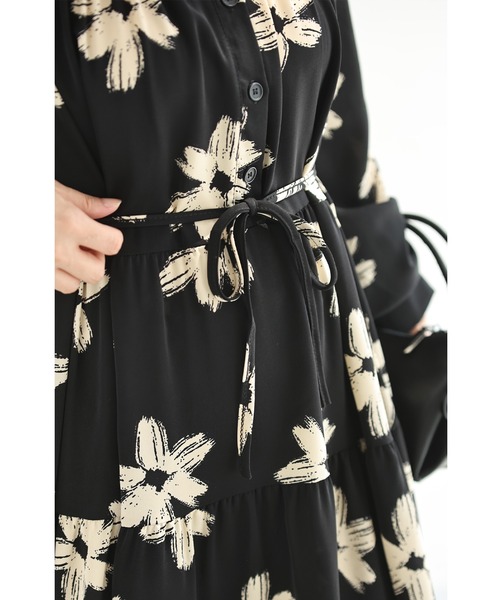 cawaii(カワイイ)の「ペイントアートの花咲くロングワンピース(紐ベルト付き)(ワンピース・レディース・ブラック・FREE)」の9枚目の写真