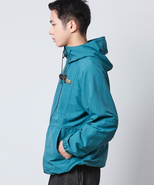 L.L.Bean(エルエルビーン)の「マウンテン・クラシック・フルジップ・ジャケット 米国フィット・レギュラー(ナイロンジャケット・メンズ・サンドベージュ/ブルーグリーン・LARGE/MEDIUM/SMALL/X-LARGE)」の21枚目の写真