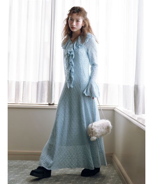 LILY BROWN(リリーブラウン)の「フロントフリルニットワンピース(ワンピース・レディース・アイボリー/ブルー/チャコールグレー・F)」の5枚目の写真