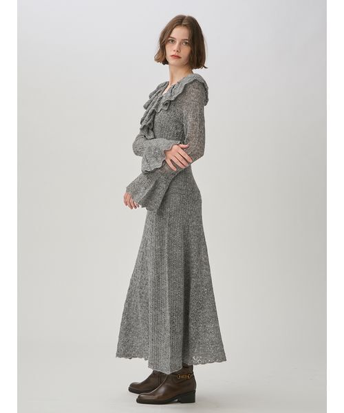 LILY BROWN(リリーブラウン)の「フロントフリルニットワンピース(ワンピース・レディース・アイボリー/ブルー/チャコールグレー・F)」の11枚目の写真