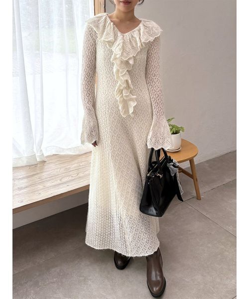 LILY BROWN(リリーブラウン)の「フロントフリルニットワンピース(ワンピース・レディース・アイボリー/ブルー/チャコールグレー・F)」の1枚目の写真