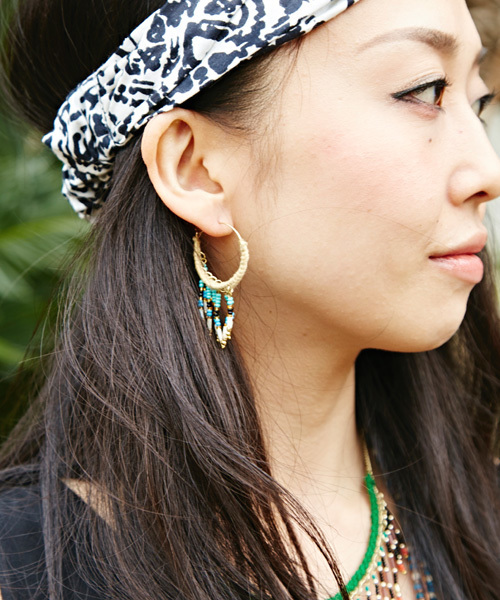 チャイハネ(チャイハネ)の「【チャイハネ】ビージェフープピアス(ピアス(両耳用)・レディース・ブルー/ピンク/ホワイト/グリーン・FREE)」の2枚目の写真