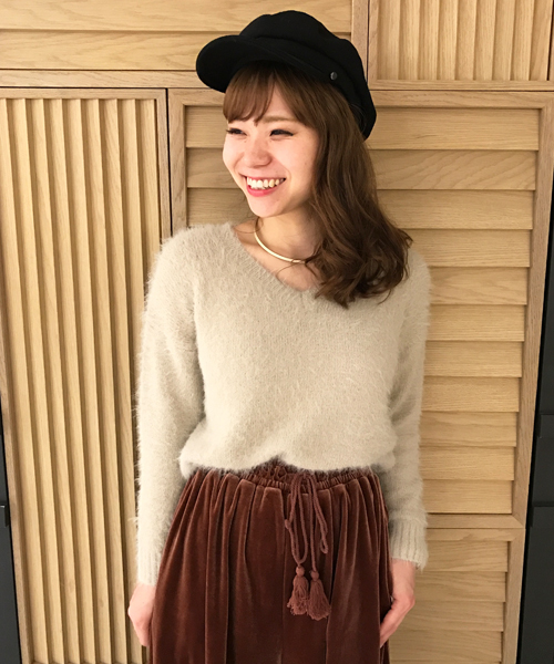 mysty woman（ミスティウーマン）の「フェザーヤーンVネックシャギーニット（ニット/セーター・レディース・アイボリー/ブル－グレ－/ピンクベージュ/ライトピンク・FREE）」の3枚目の写真