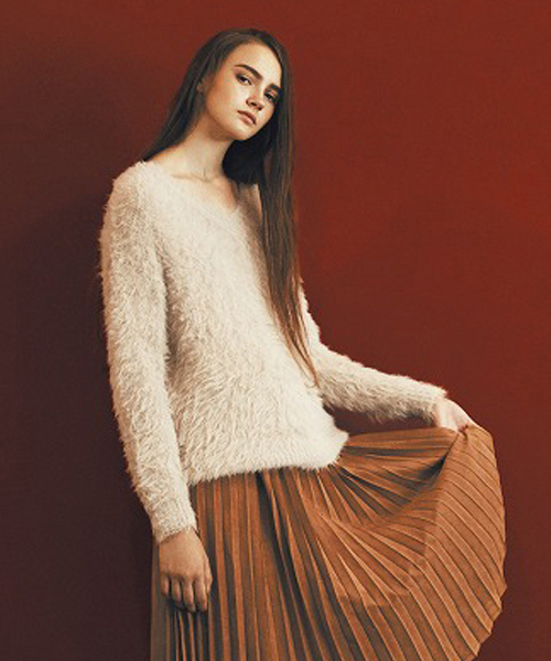 mysty woman（ミスティウーマン）の「フェザーヤーンVネックシャギーニット（ニット/セーター・レディース・アイボリー/ブル－グレ－/ピンクベージュ/ライトピンク・FREE）」の11枚目の写真