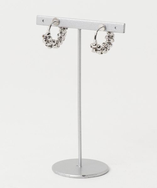 TONE SELECT GOODS(トーンセレクトグッズ)の「【marinaJEWELRY】SILVER square metal*wrapped hoop earring(イヤリング・レディース・シルバー・MEDIUM)」の2枚目の写真
