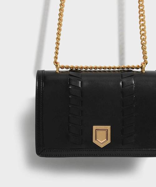 CHARLES & KEITH(チャールズ & キース)の「ウエーブディテールクロスボディバッグ / WEAVE DETAIL CROSSBODY BAG(ショルダーバッグ・レディース・ブラック/ブルー/ライトピンク/レンガ・S)」の6枚目の写真