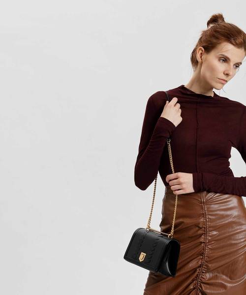 CHARLES & KEITH(チャールズ & キース)の「ウエーブディテールクロスボディバッグ / WEAVE DETAIL CROSSBODY BAG(ショルダーバッグ・レディース・ブラック/ブルー/ライトピンク/レンガ・S)」の9枚目の写真
