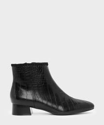 CHARLES & KEITH | ホイップステッチトリムアンクルブーツ / WHIPSTITCH TRIM ANKLE BOOTS(ブーツ)