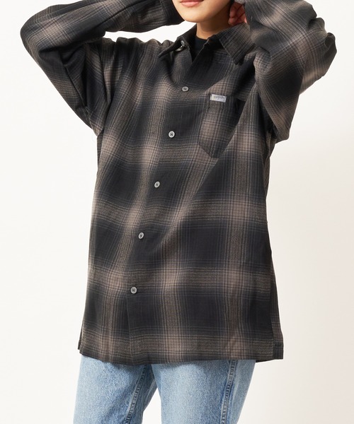 Cal Top(キャルトップ)の「OMBRE CHECK L/S SHIRTS(シャツ/ブラウス・レディース・ネイビー/ブラウン/レッド/グリーン/ブラック×グレー/ブラック×ホワイト/グレー×ホワイト/ロイヤルブルー/サックスブルー/ネイビー×ホワイト/グレー系その他・S/M/L/XL)」の3枚目の写真